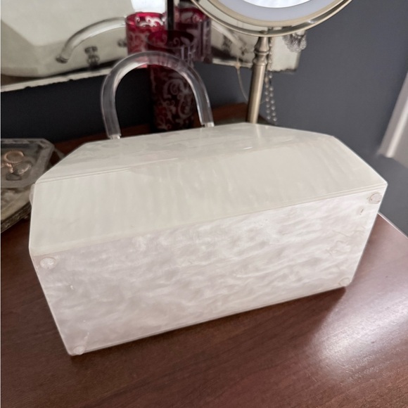 Vintage Lucite Purse: Circa 1940s-50s White w/Clear Handle : EUC : Rare Design - Picture 7 of 9